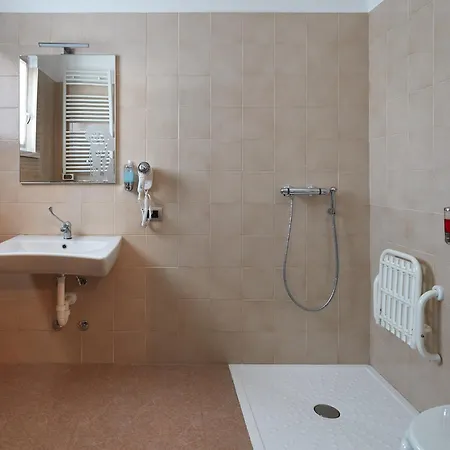 Hotel Binario Magic Ristohotel 3*