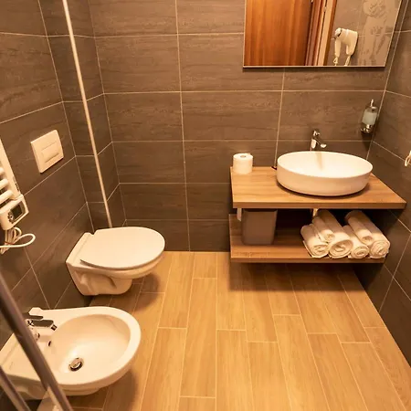Hotel Binario Magic Ristohotel 3*